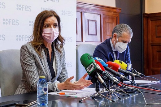La consejera de Empleo e Industria de Castilla y León, Ana Carlota Amigo, junto a Andrés Ortega (FES). EFE/ Pablo Martín